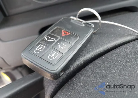 2008 Volvo V70 3.2 z USA, uszkodzony, nr VIN YV1BW982381039828